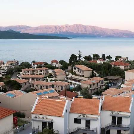 Appartement Angelica's And Irene's Design Swimming Pool