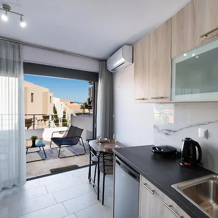 Angelica's And Irene's Design Swimming Pool Apartment