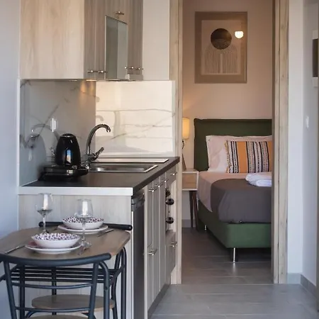 Angelica's And Irene's Design Swimming Pool Apartment