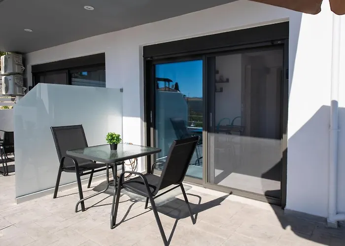 Irene'S Design Apartment Swimming Pool * 尼基亚娜